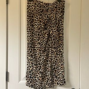 🐆 cheetah print upper tigh slit skirt